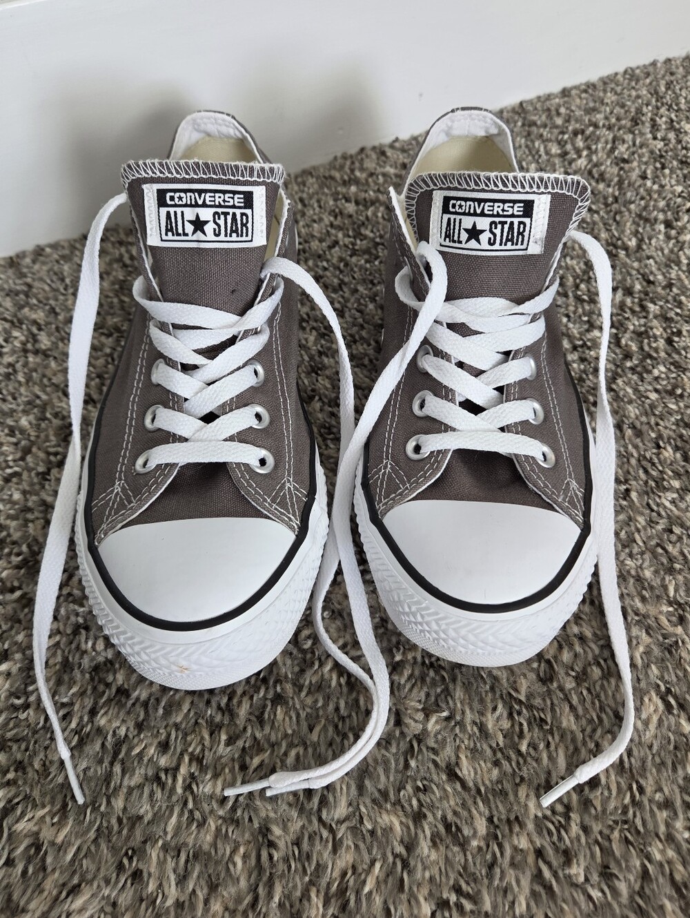 Converse All Star Low Top Sneakers in Brown Taupe and White. Size 9. #SW